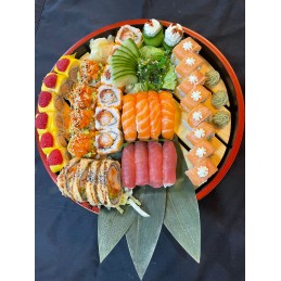 Valentine's  sushi box 40